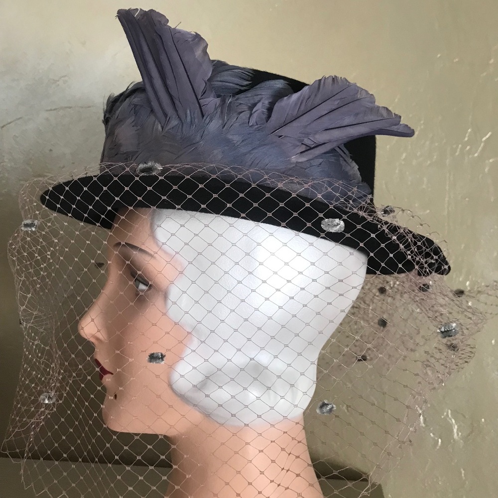 DRAMATIC VINTAGE BLACK FELT FEDORA - PURPLE FEATHER TRIM & WINGS + DOTTED VEIL - Picture 2 of 11
